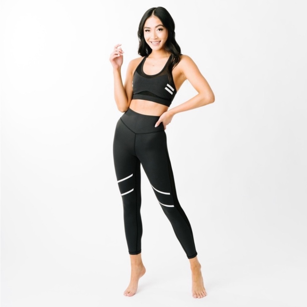 Zyia Active Reflective Light and Tight Leggings Black Size 8-10.